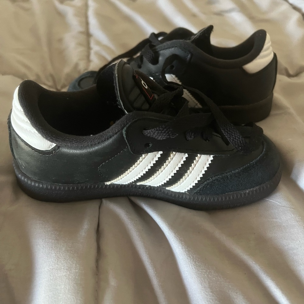 Adidas kids samba, size 10.5, black and white